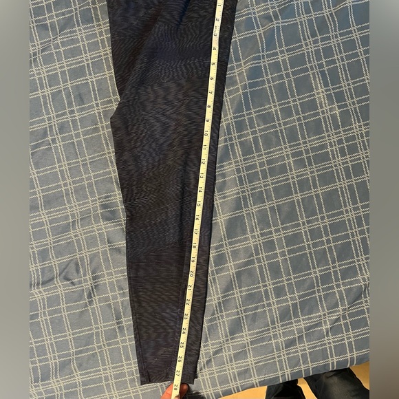 Lululemon joggers size 4 pre loved lightweight - Picture 4 of 5